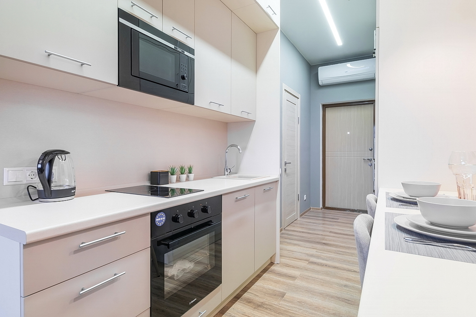 Апартаменты SKY INN Color Pink