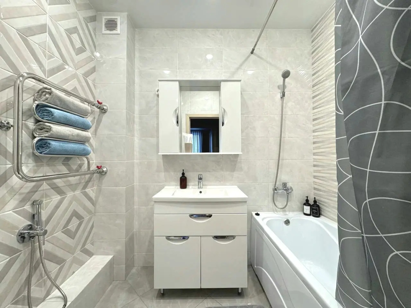 Квартира трехкомнатная на Притомском рядом с Кадетским училищем