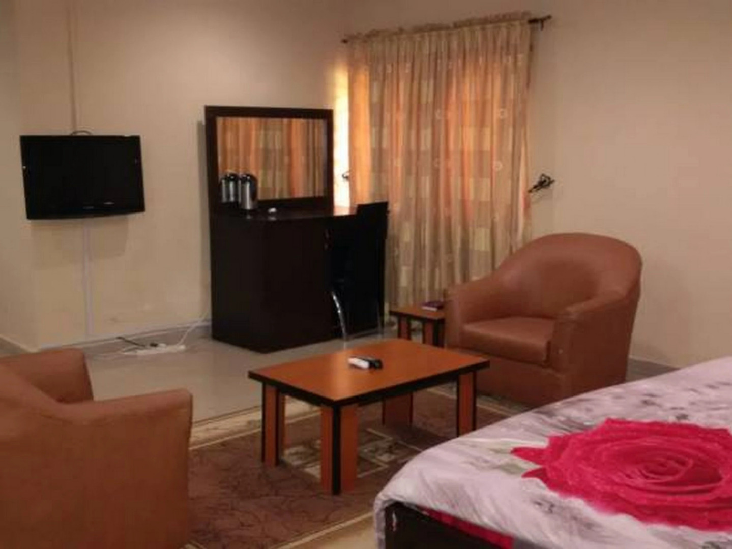 Command Guest House - Superior