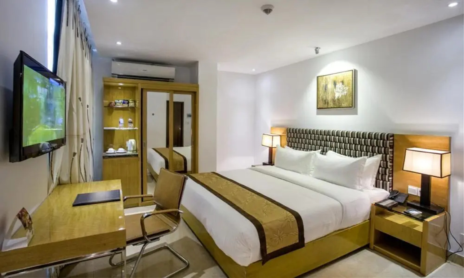 Отель Bengal Canary Park