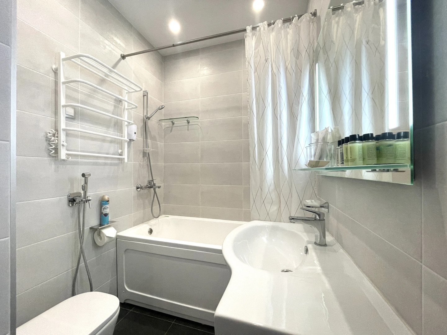 Апартаменты Fresh двухкомнатные с 2 спальнями и ванной