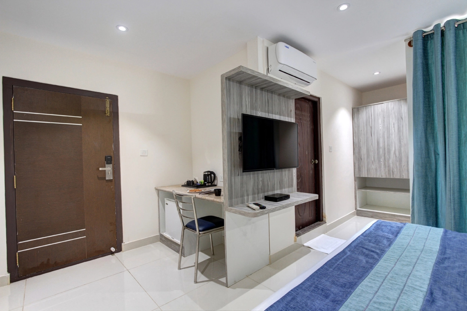 Отель Orange Suites & Inn Near Bangalore Airport