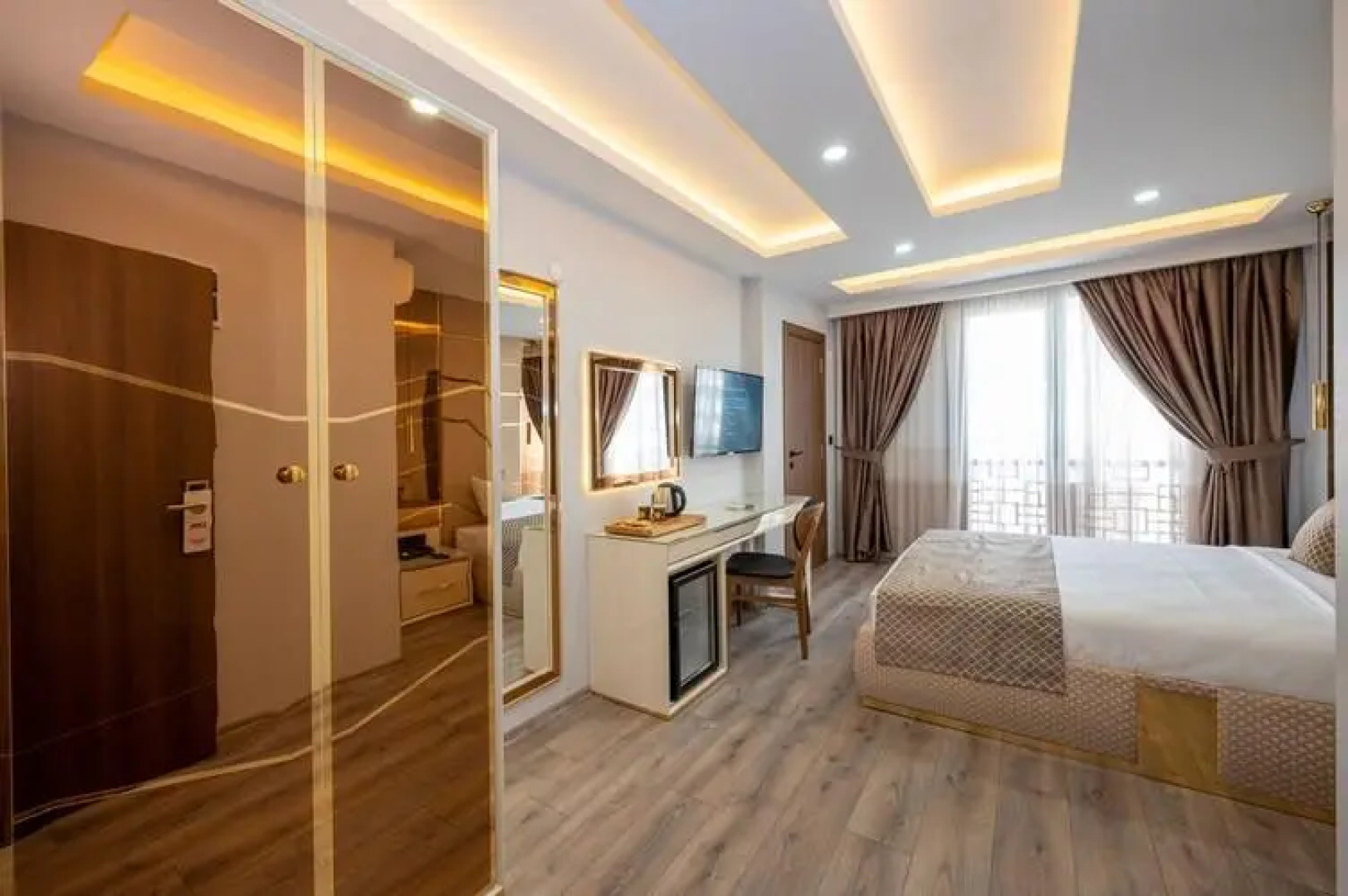 Luxury Airport Hotel by Zazzoni