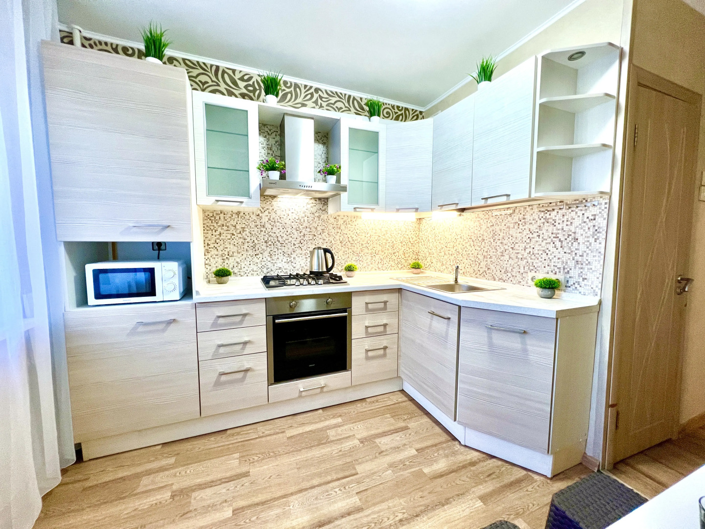 Апартаменты двухкомнатные (на Ново-Вокзальной 257А)