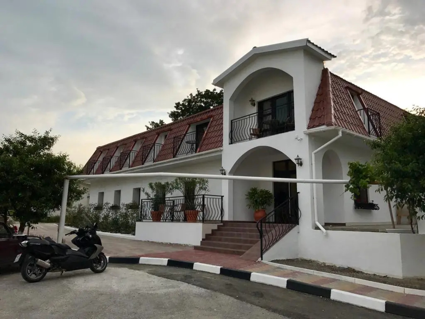 Отель Людмила