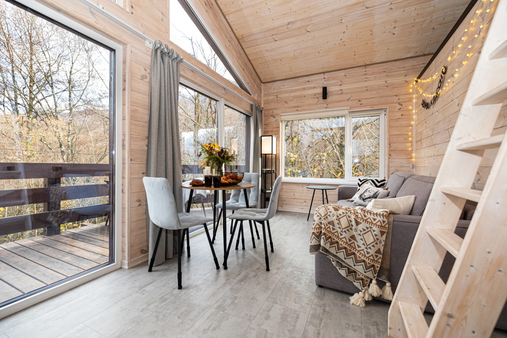 Частный дом Домик в лесу