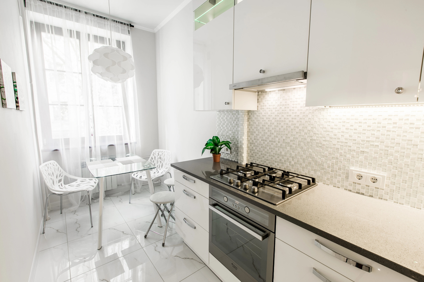 Апартаменты с Двумя Спальнями и Гостиной на Проспекте Независимости