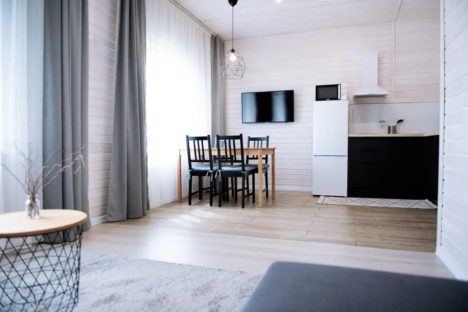 Частный дом у реки 1