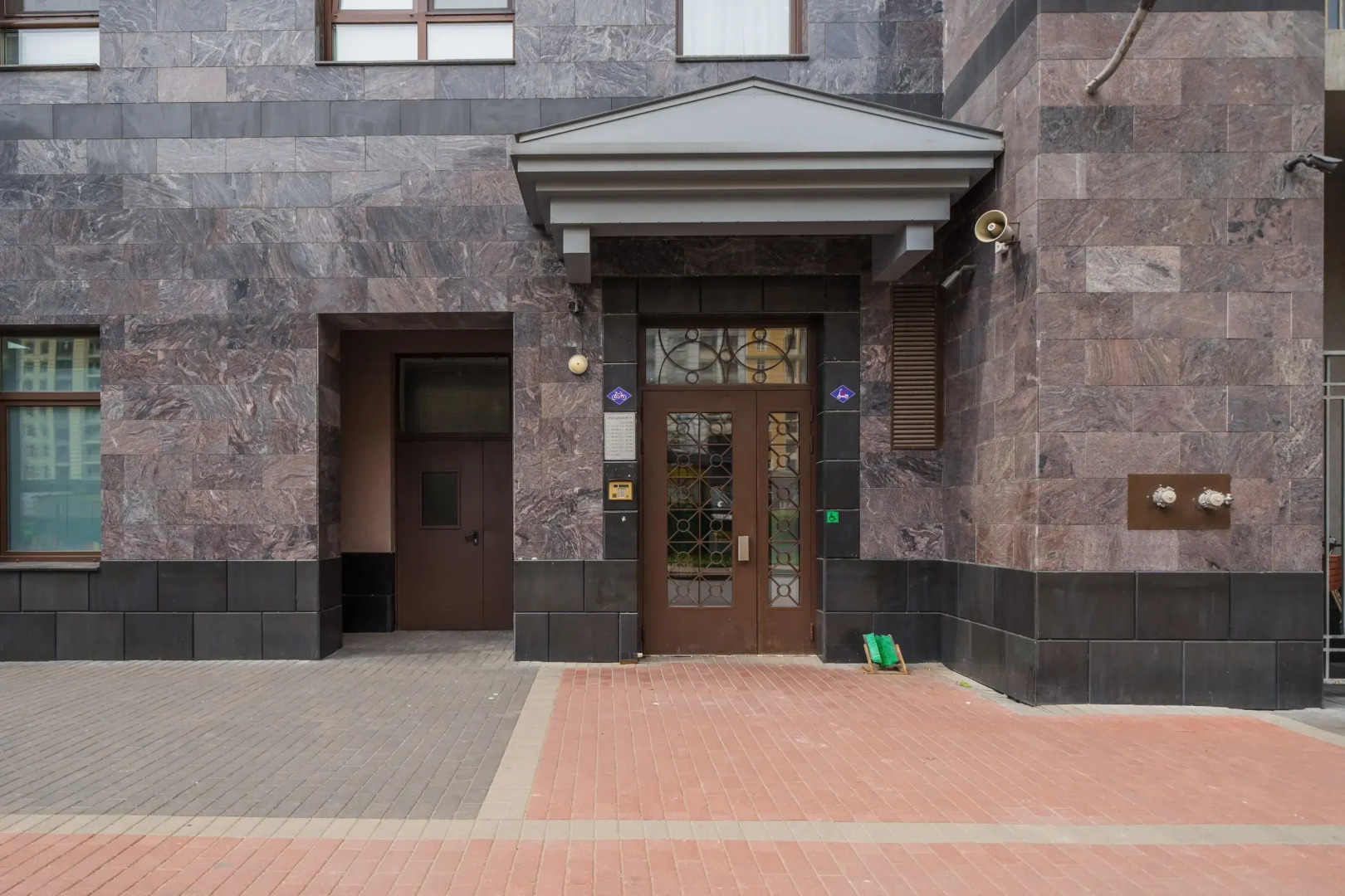 Апартаменты у метро в центре