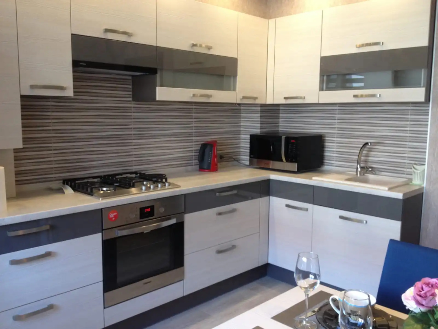 Апартаменты новые двухкомнатные  в центральном районе