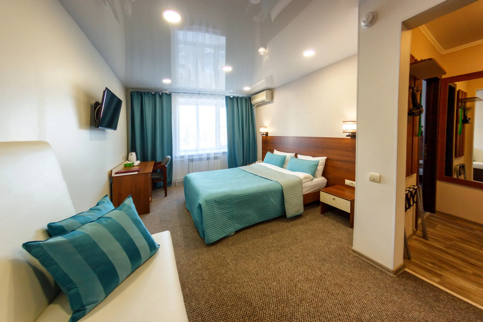 Отель Аврора