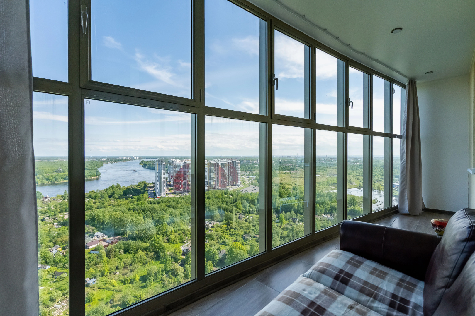 Квартира 31 этаж с видом на Неву