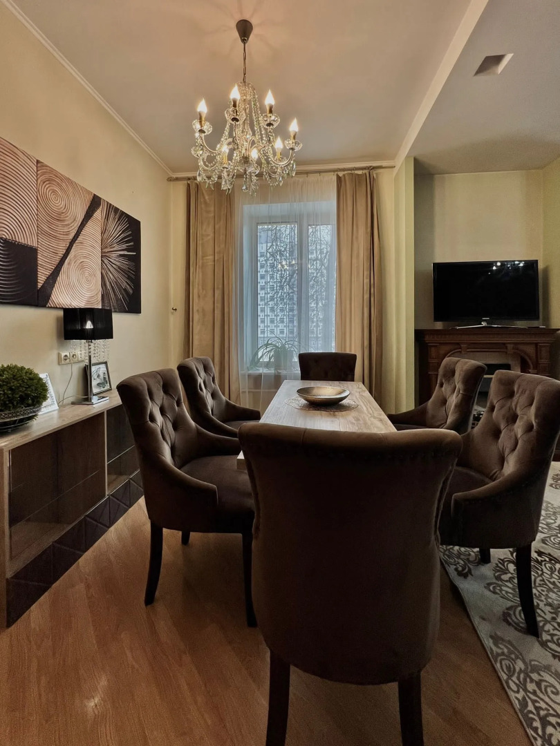 Апартаменты ЦЕНТР Свердлова 24 Трехкомнатная