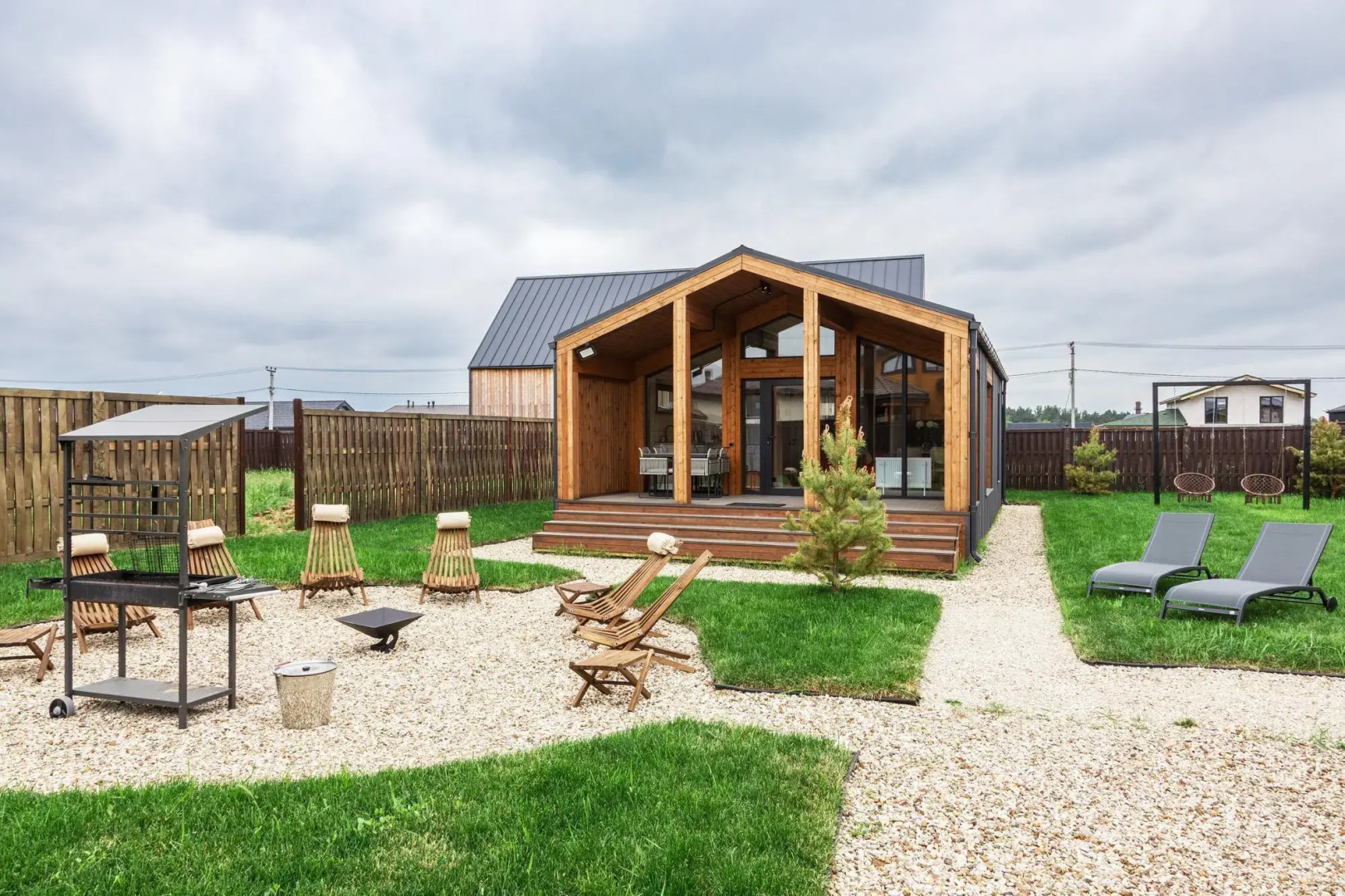 Частный Дом Среди Зимнего Леса с Панорамными Окнами