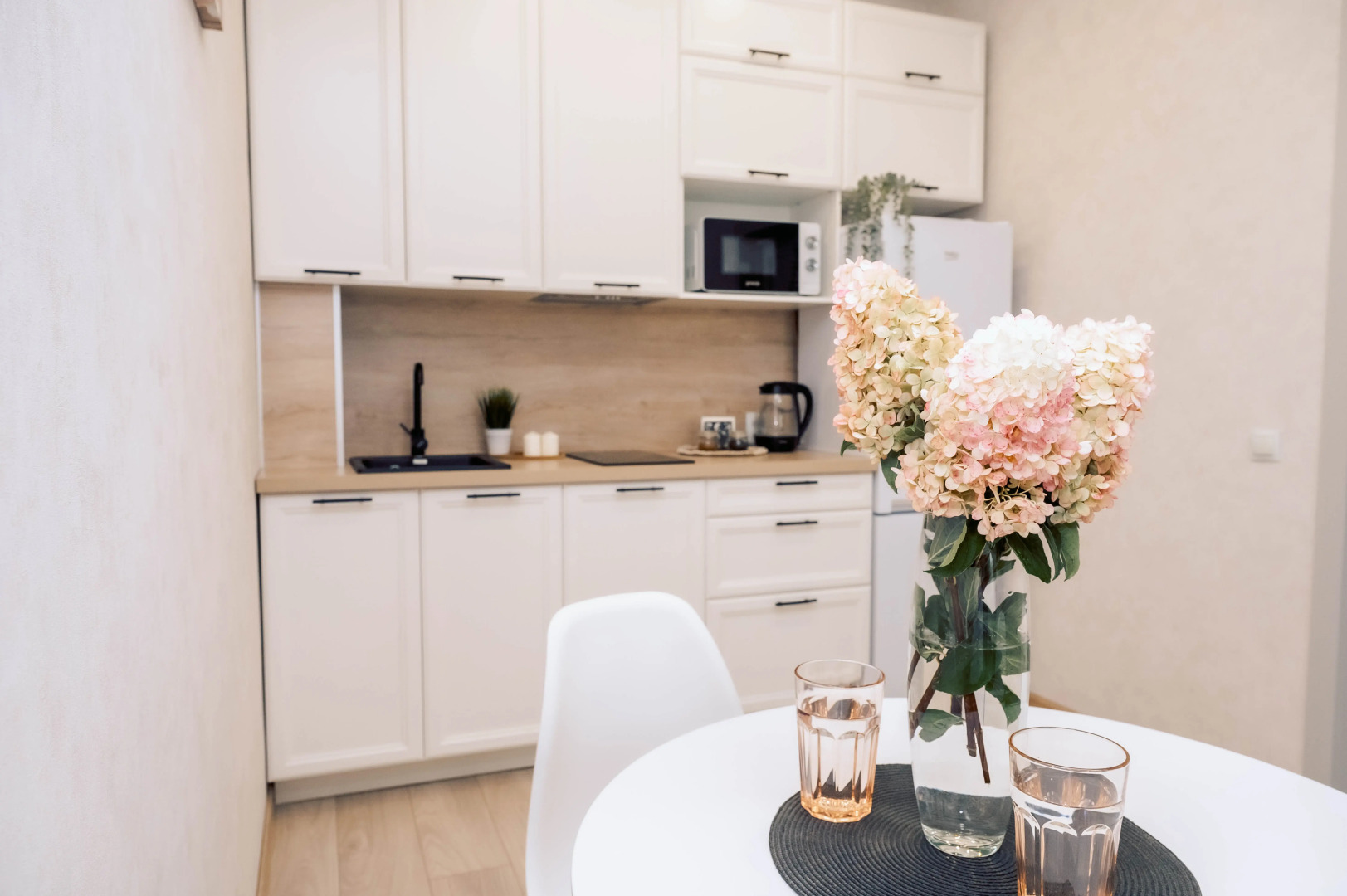 Трехкомнатная Просторная Квартира на 6 гостей у ТЦ Планета и Аквапарка