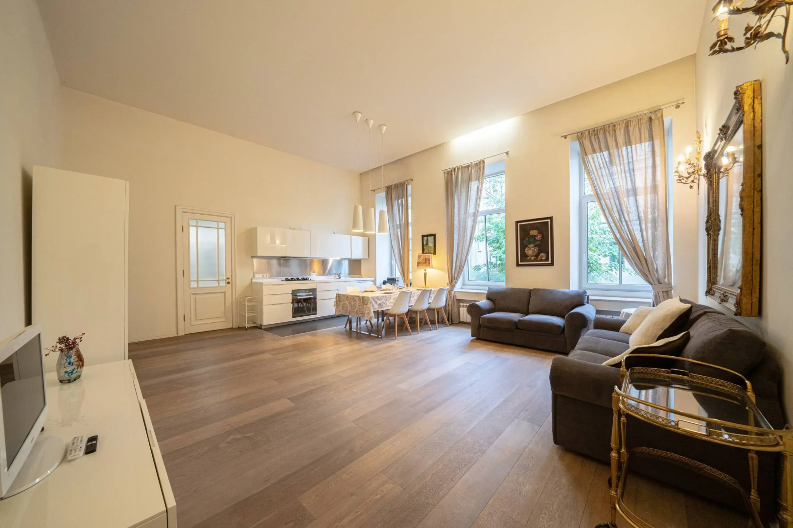 Апартаменты Делюкс на Мойке 40