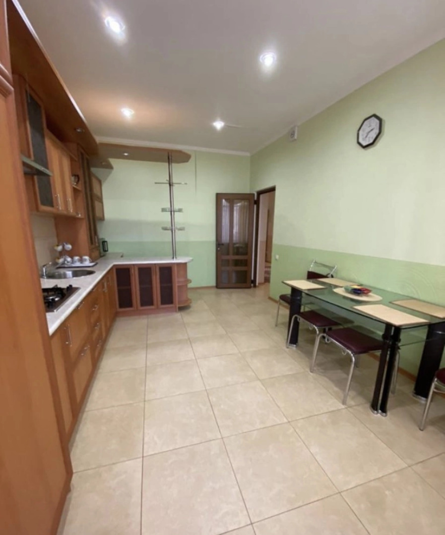 Апартаменты Элитная трехкомнатная квартира