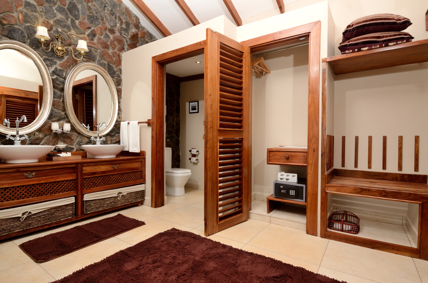 Отель Ngorongoro Oldeani Mountain Lodge