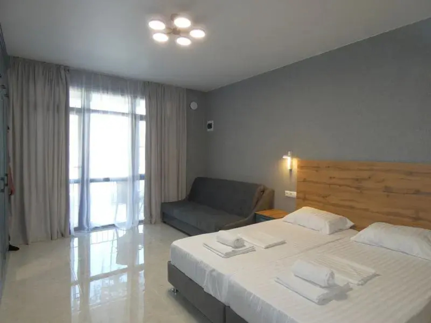 Курортный отель Три тополя