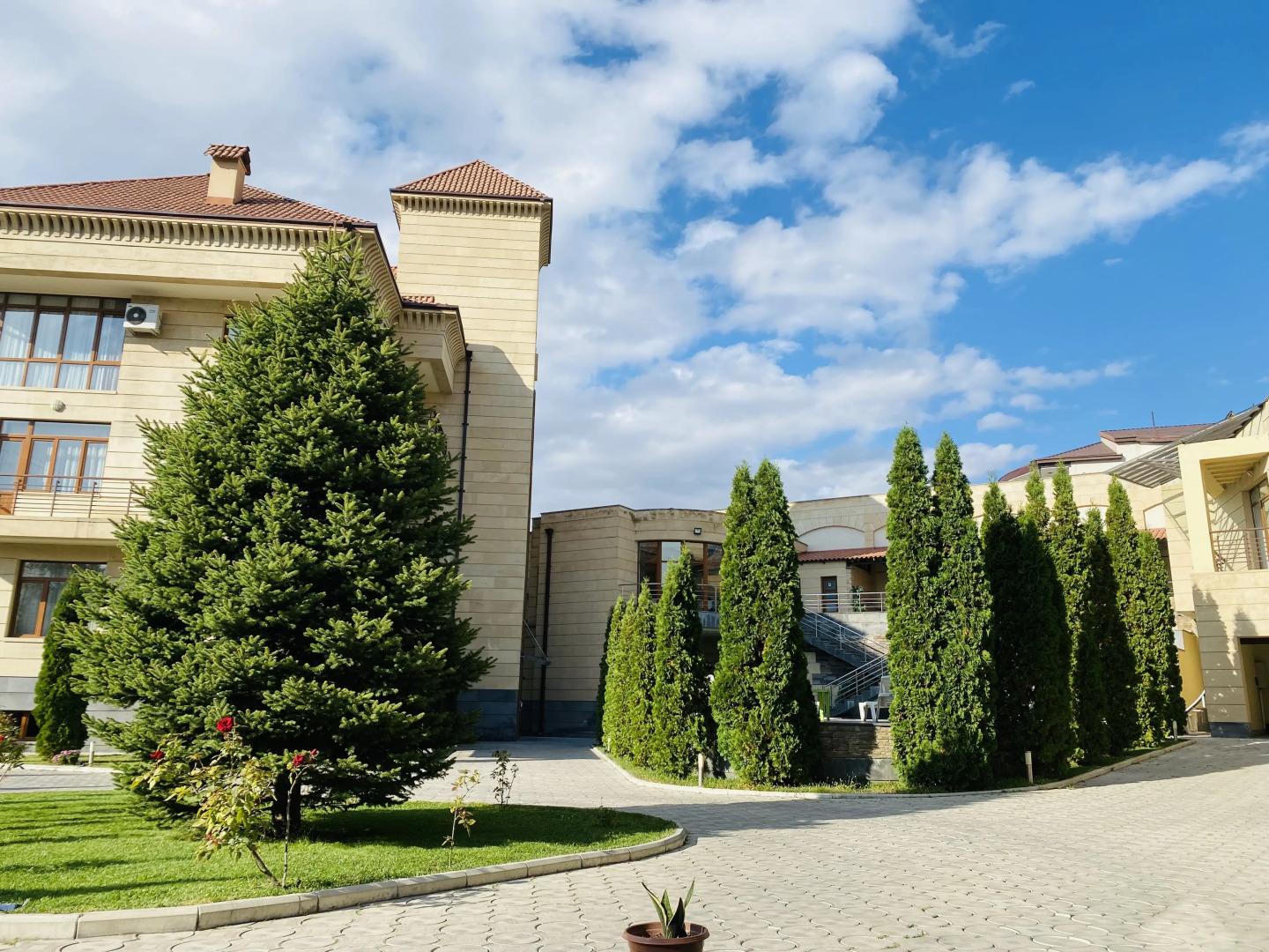 Отель Grand Hills