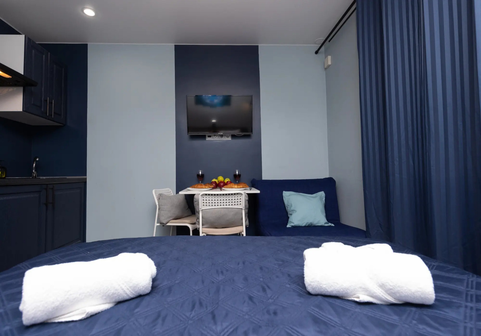 Апартаменты Dark blue от Home24
