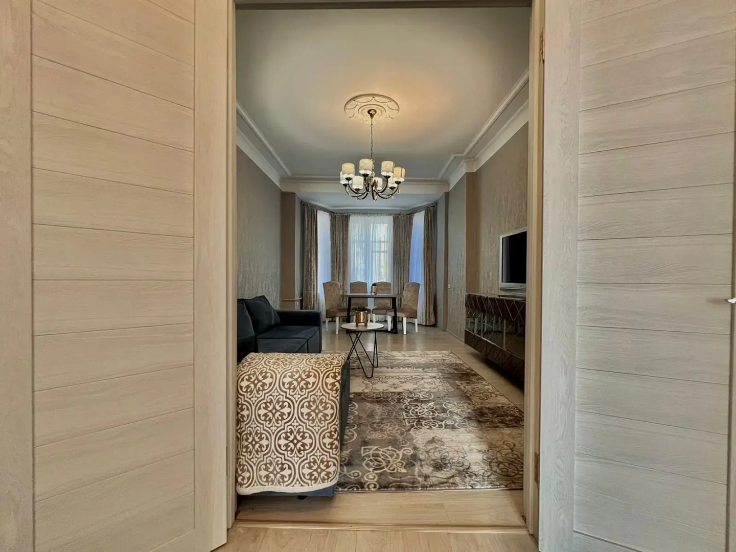 Апартаменты в центре 4х комнатные на Кирова 1