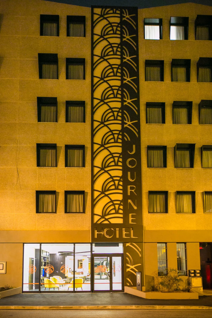 Отель Best Western Journel Saint-Laurent-Du-Var