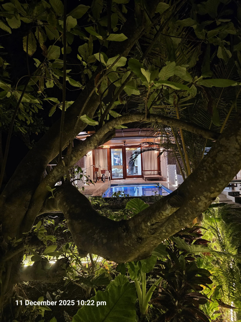 Отель Island Luxury Retreat Maalhos