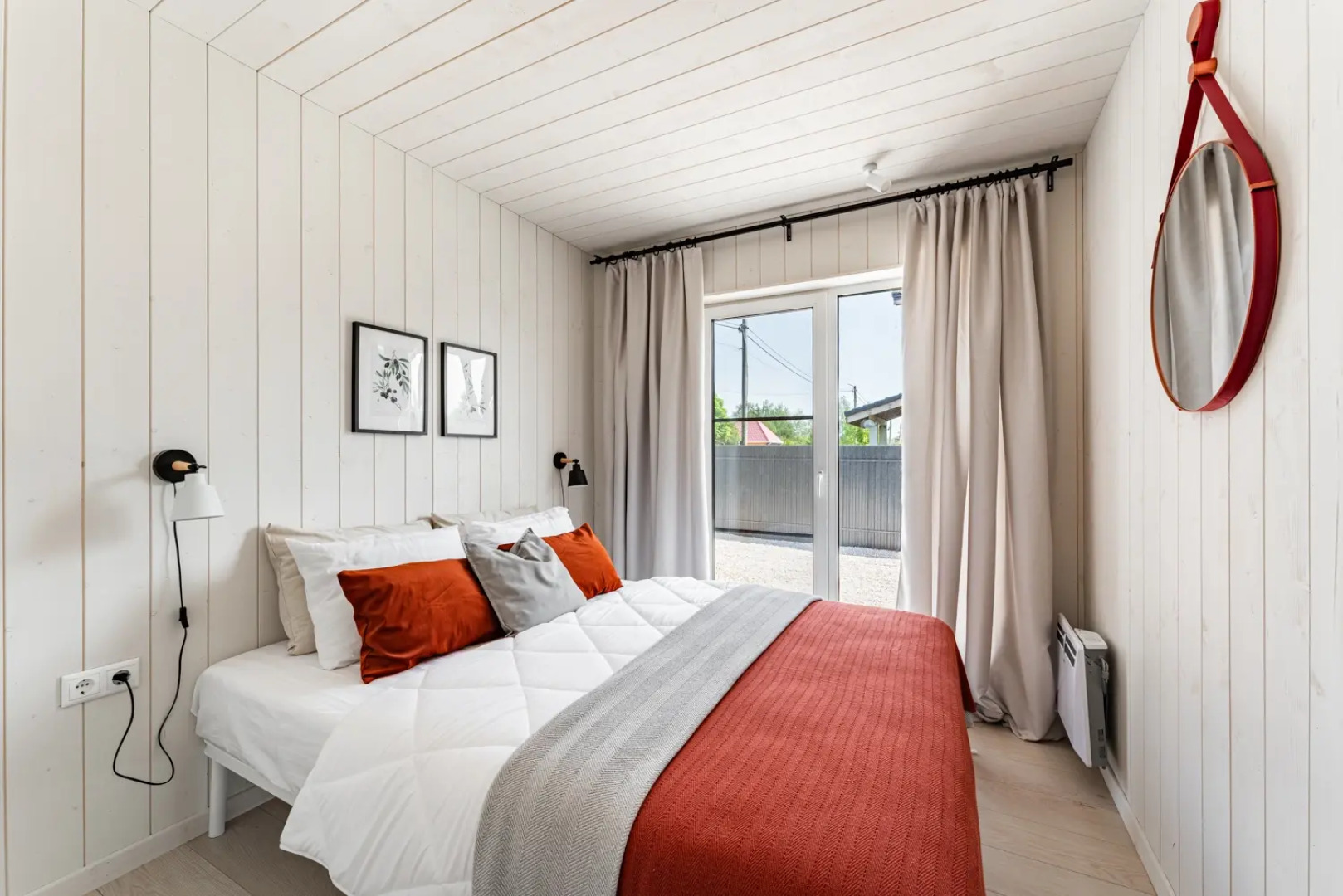 Частный дом с горячим джакузи на террасе