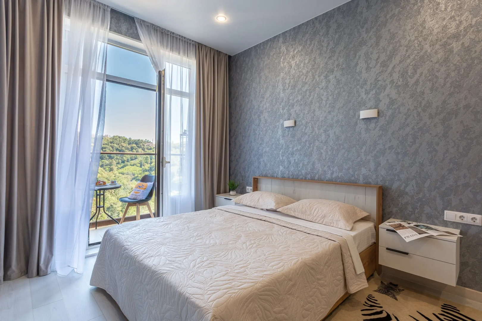 Студия с балконом и видом на горы. Аллея 392