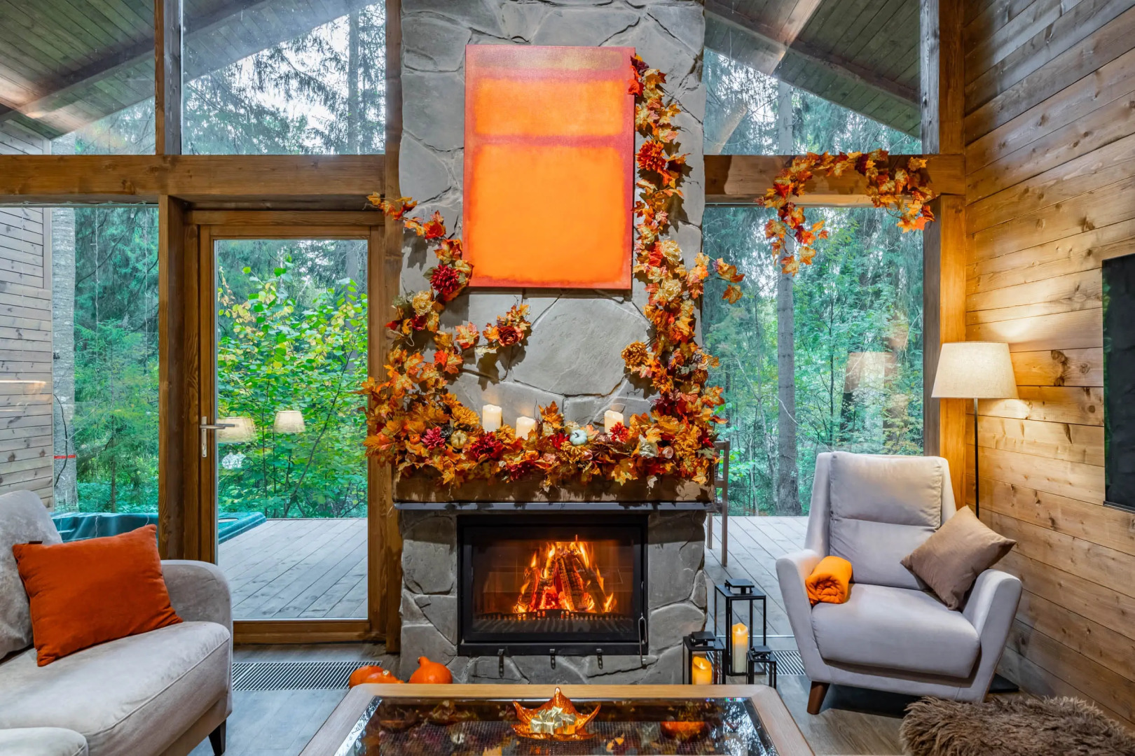 Шале с камином и джакузи в лесу