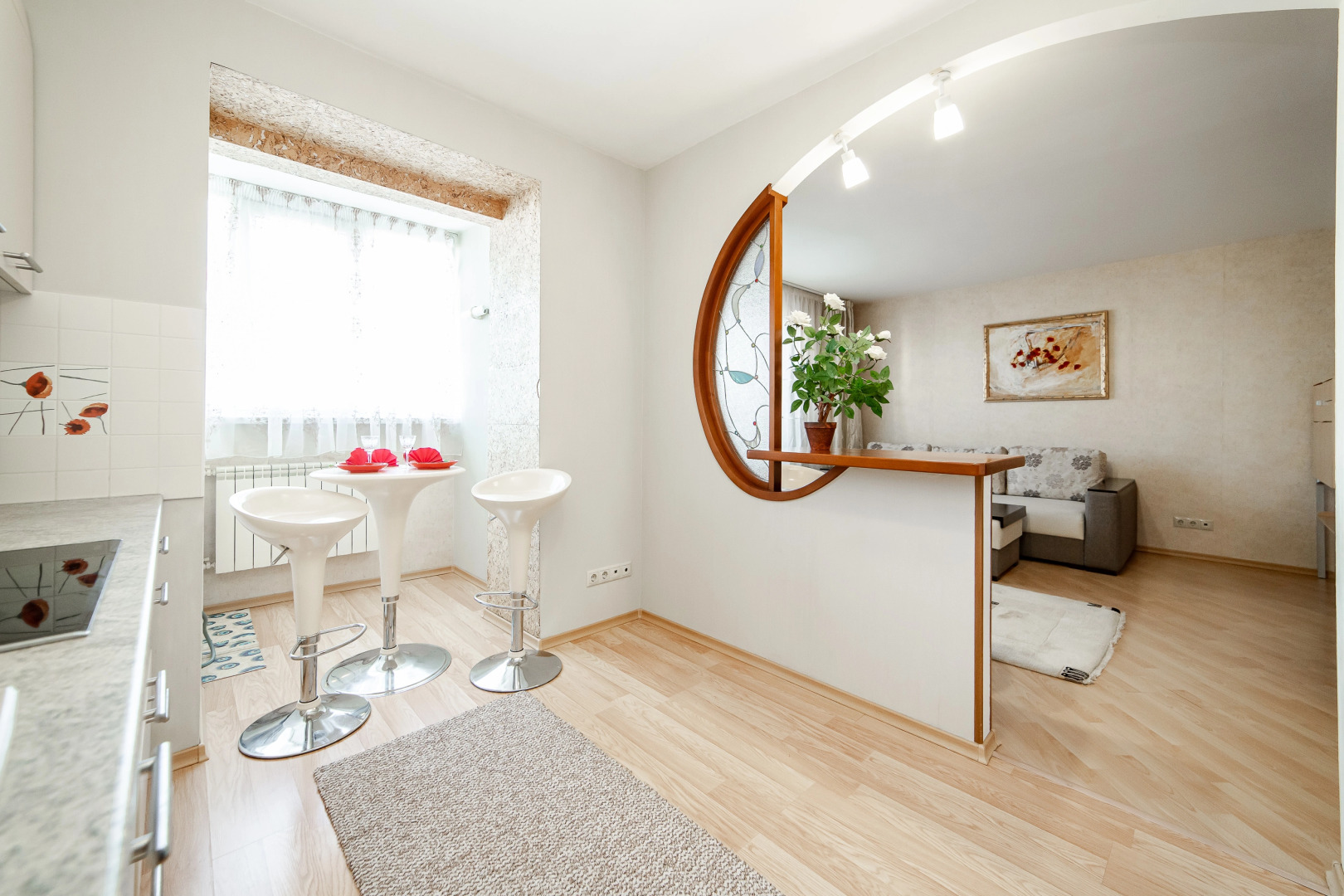 Трехкомнатные апартаменты GALLERY Minsk на Мельникайте с балконом