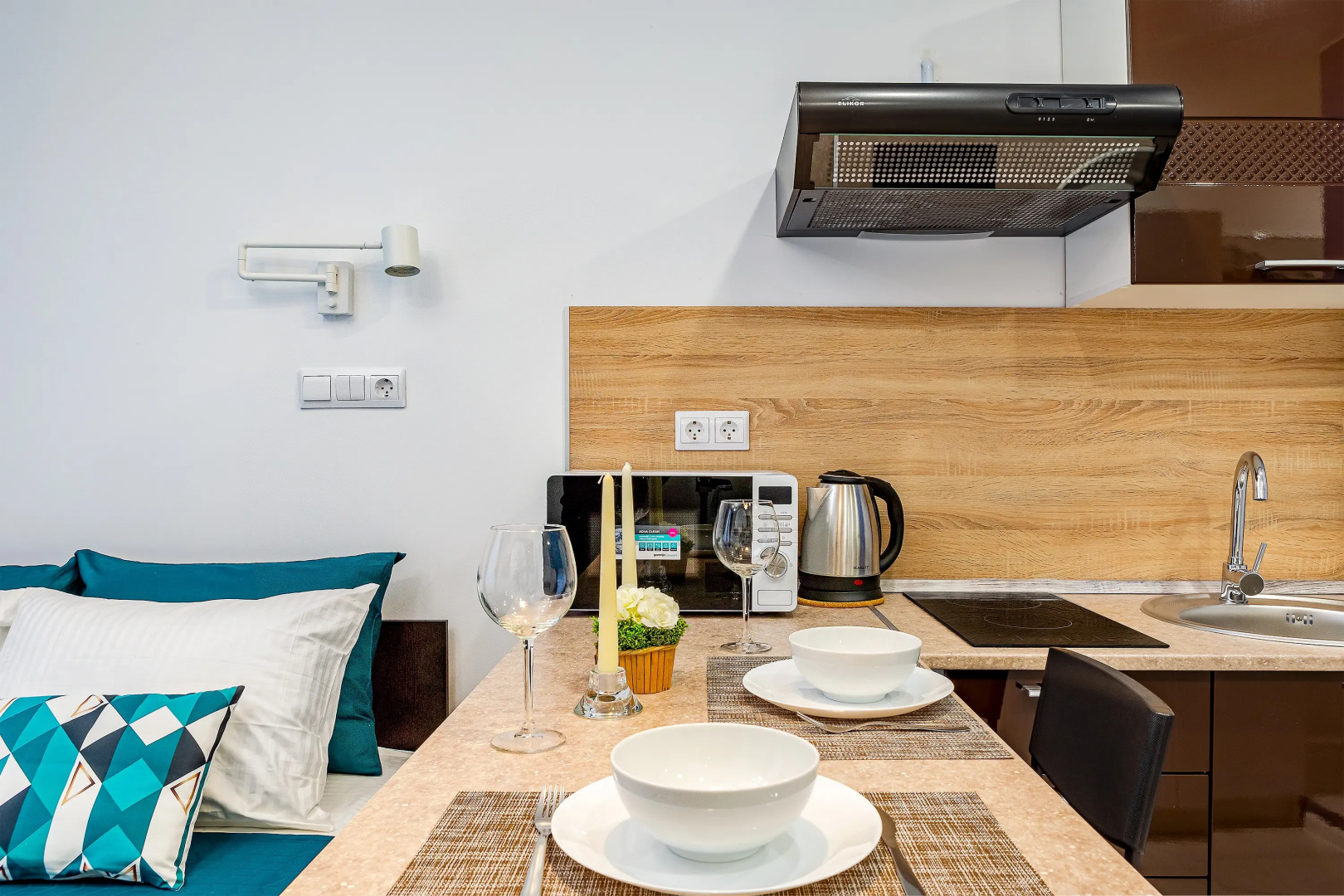 Апартаменты InHome24 в 3-5 минутах хотьбы от остановок общественного транспорта