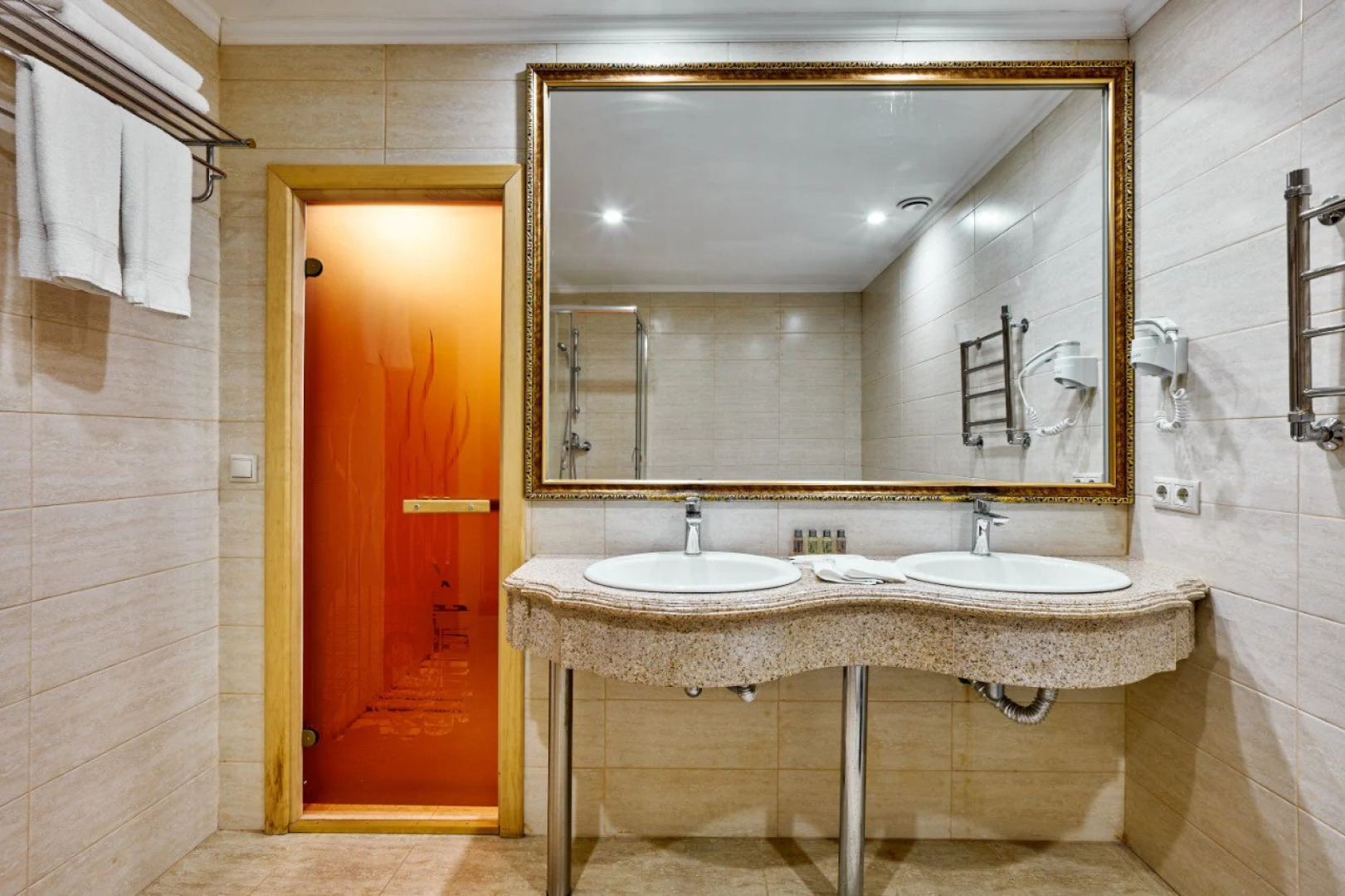 Отель Курортно - развлекательный комплекс Внуково Вилладж (Vnukovo Village)