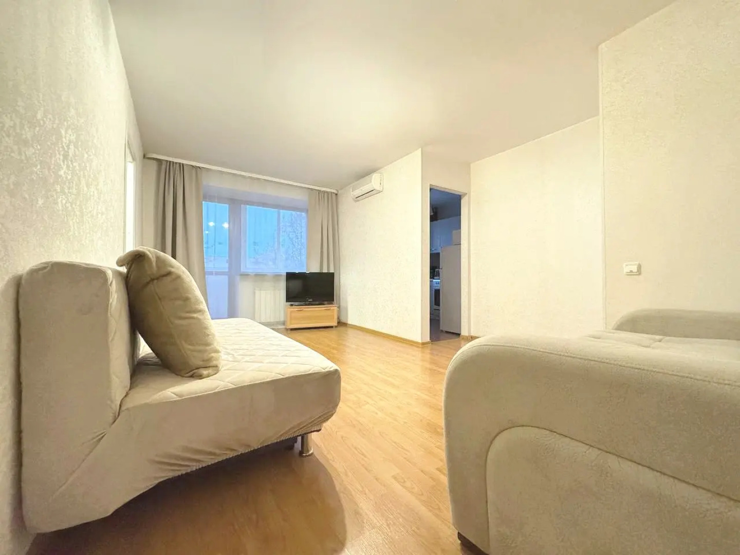 Квартира Двухкомнатная с Балконом и Кондиционером в Центре на Весенней