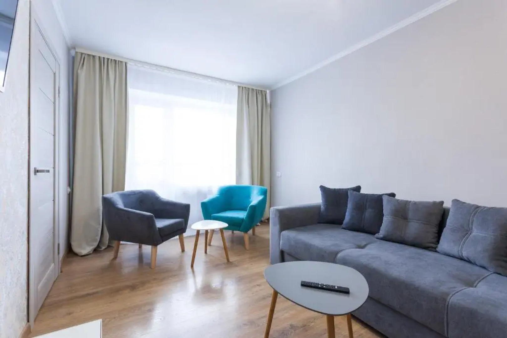 Апартаменты Трёхкомнатные Центр, Ленинский 29, Колибри#29