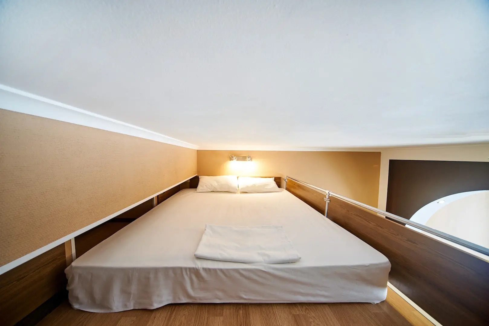 Двухуровневые апартаменты у моря на Античном