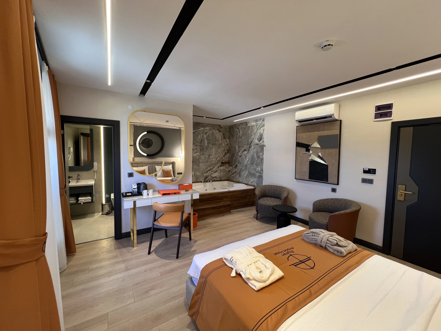 Hotel Elysian Airport