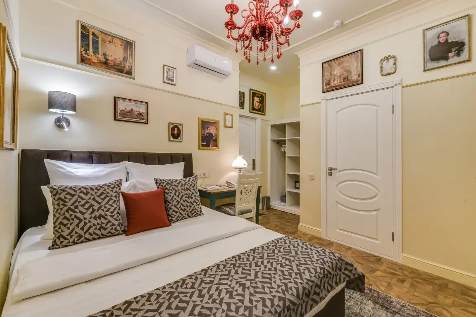 Апартаменты Sokroma Особняк Олениных 1