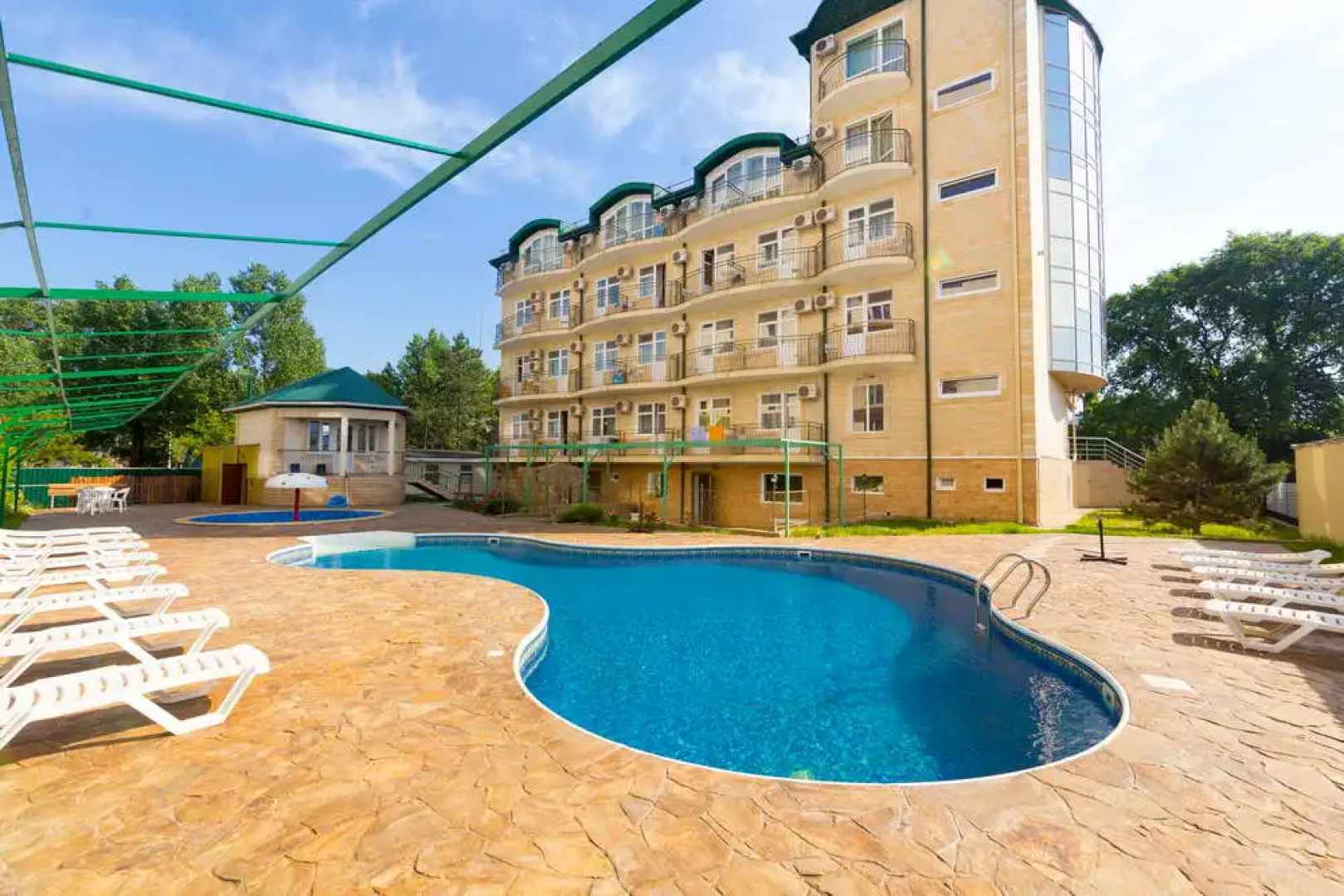 Курортный отель Скай Бридж (Sky Bridge)