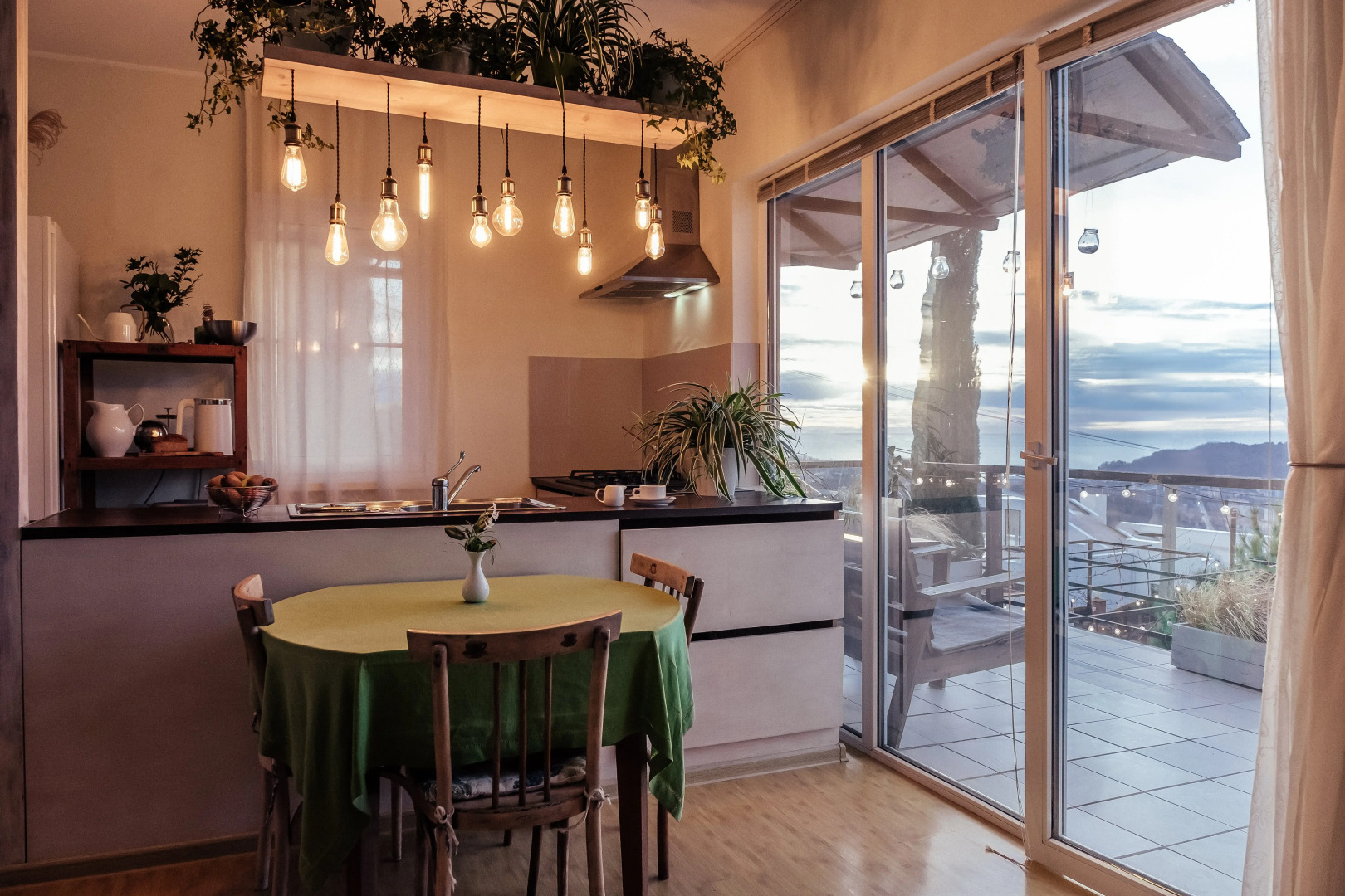 Гостевой Дом с Кипарисами в горах с видом на море