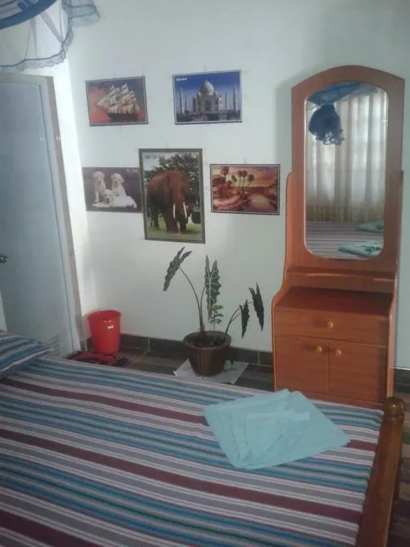 Отель The Lake Breeze