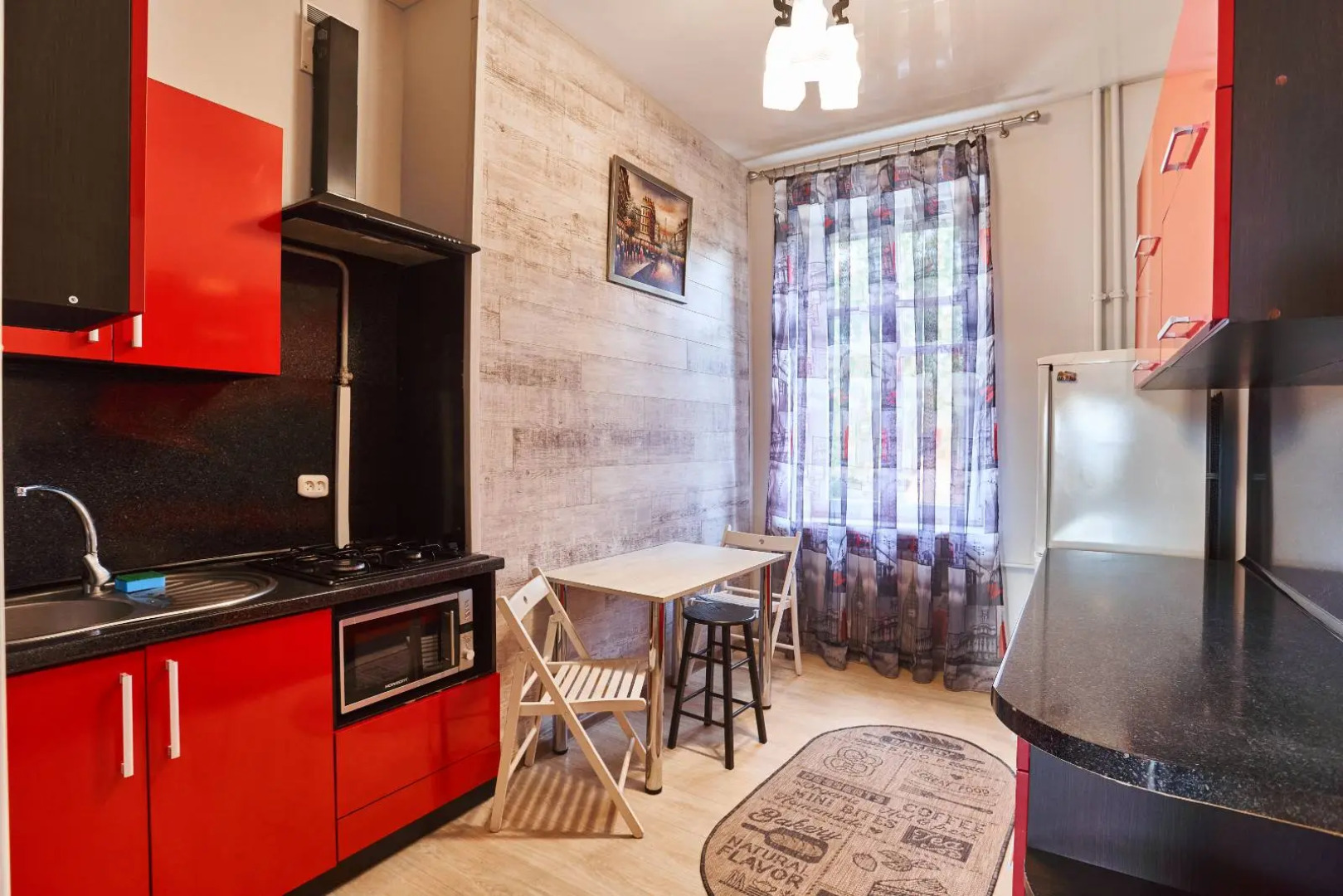 Апартаменты в центре 4х комнатные на Кирова 1