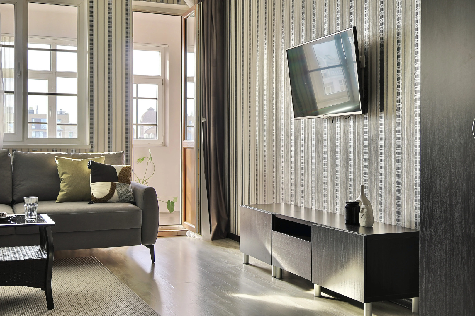 Квартира Комфортное Жилье в Центре Города с Видом на Реку Булак