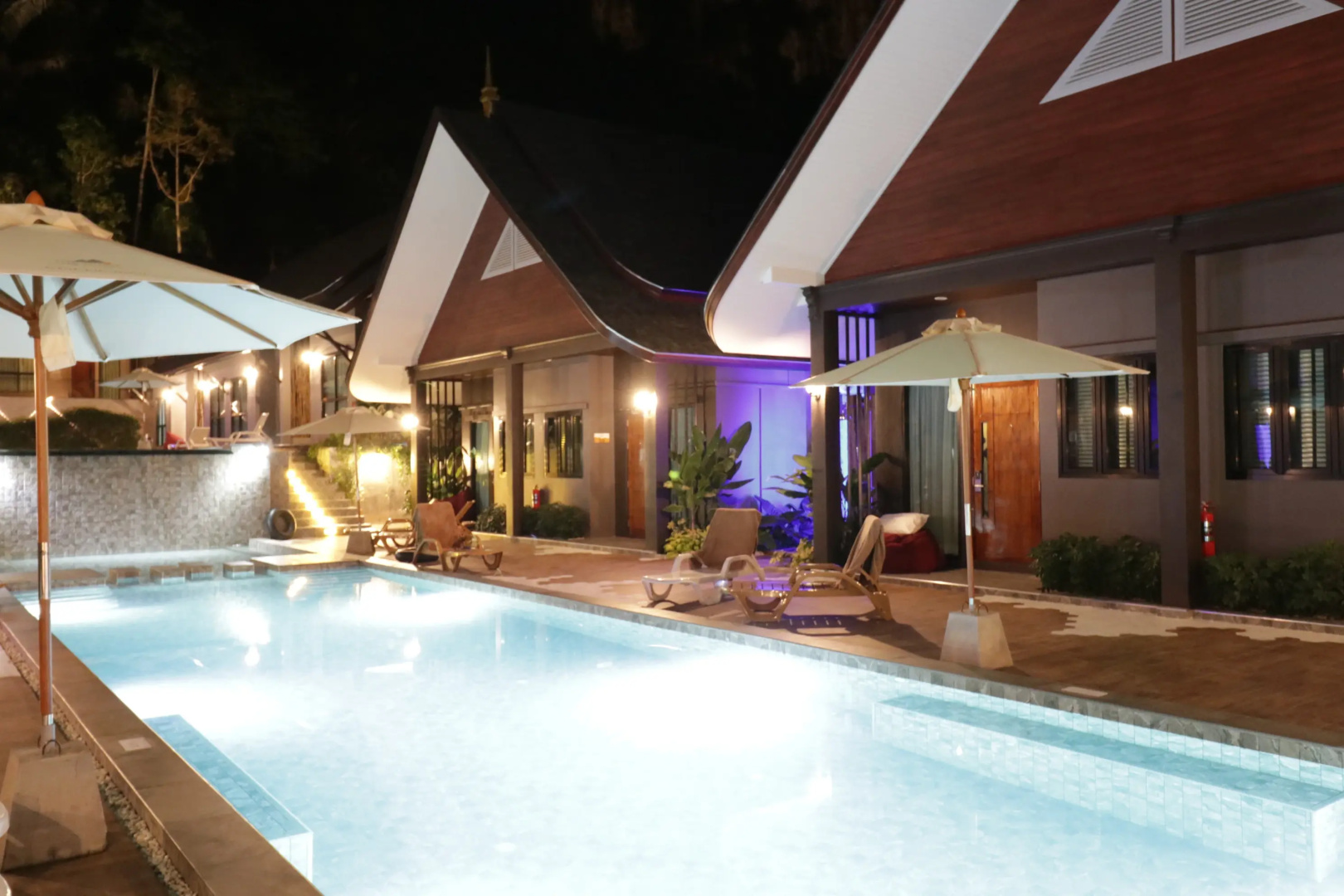 Отель The Scene Cliff View Villas