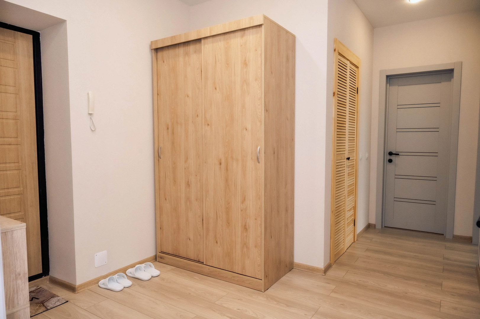 Трехкомнатная Просторная Квартира на 6 гостей у ТЦ Планета и Аквапарка