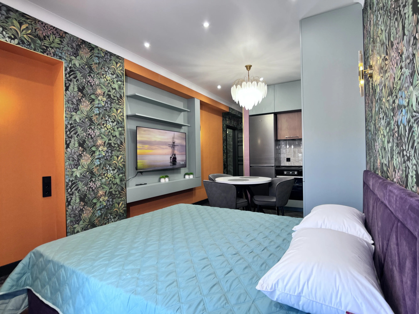 Апартаменты студия с балконом в центре Сочи