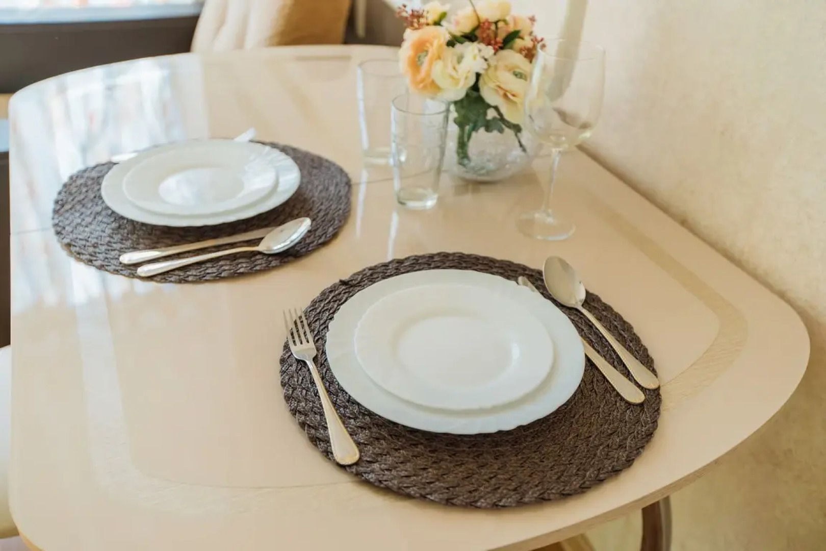 Апартаменты возле Музея Космонавтики в Новом доме с Панорамными окнами 4/16