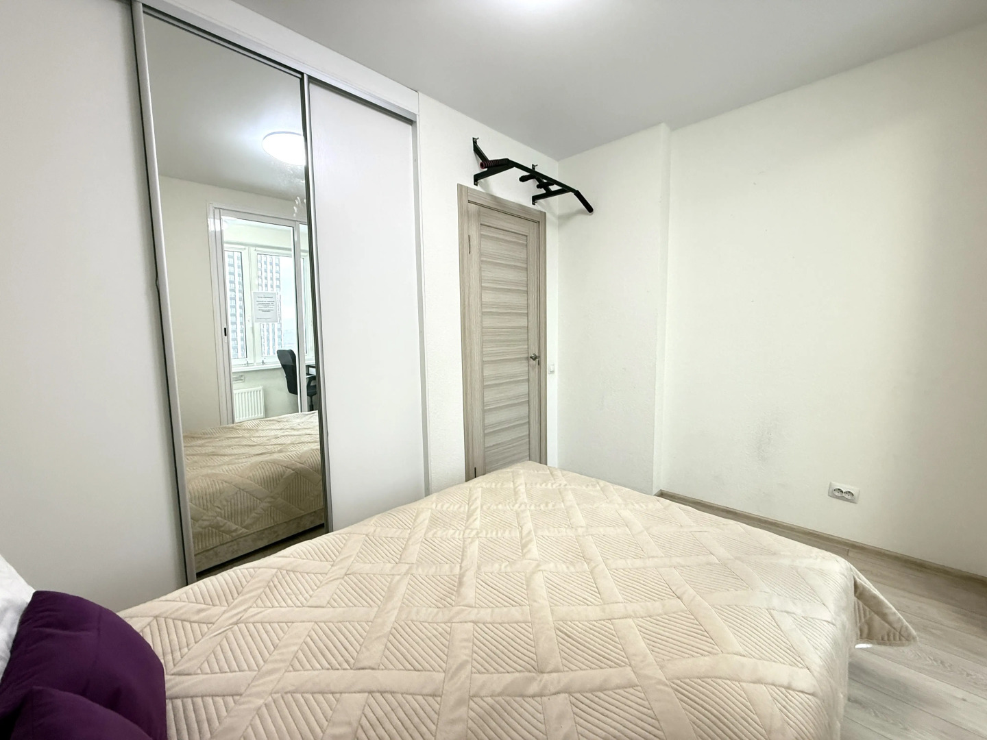 Апартаменты Элитные на берегу реки Тура с видом на Мост Влюбленных