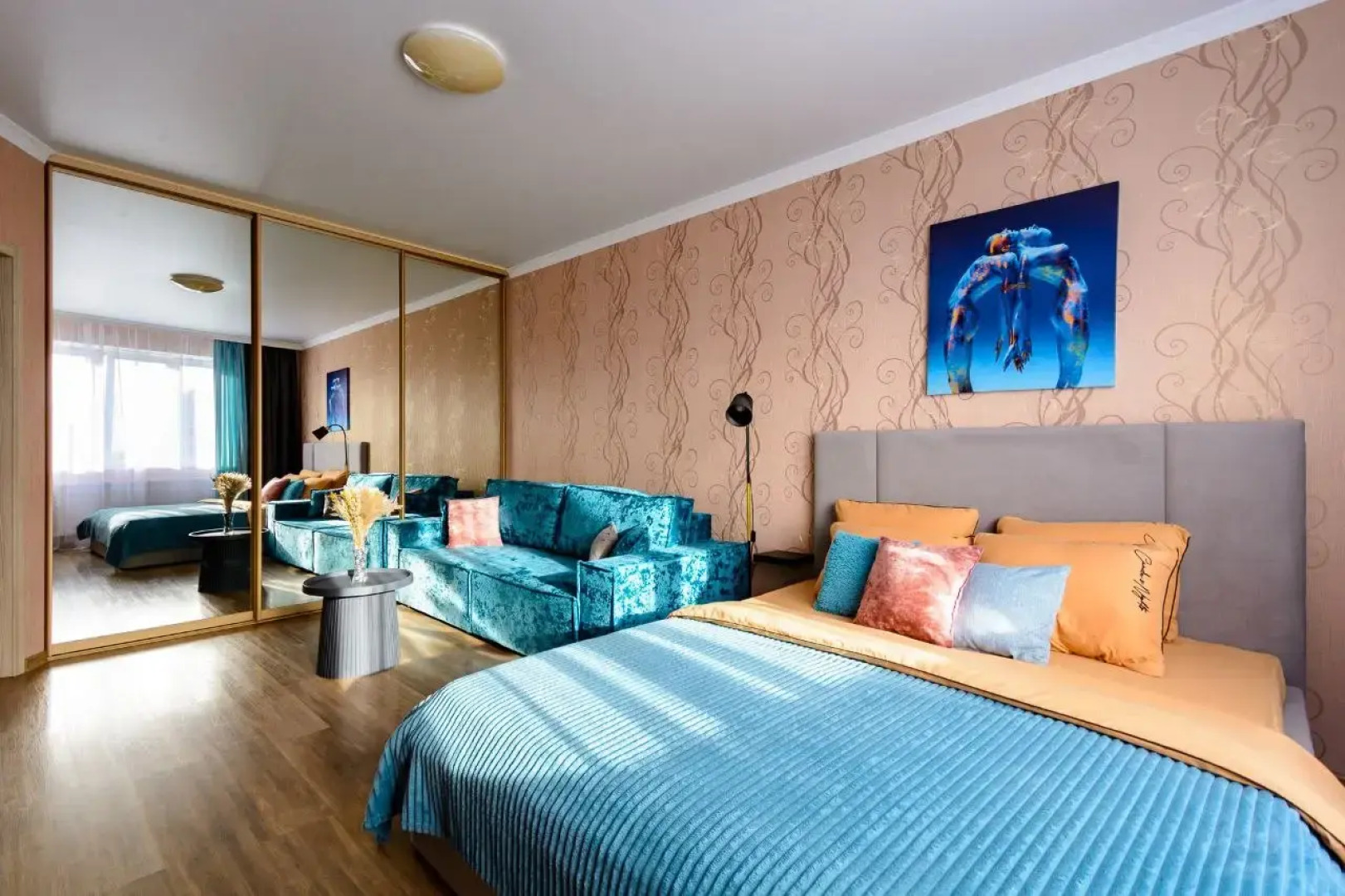 Квартира с панорамным видом на город рядом с парком Галицкого. Сеть Мята